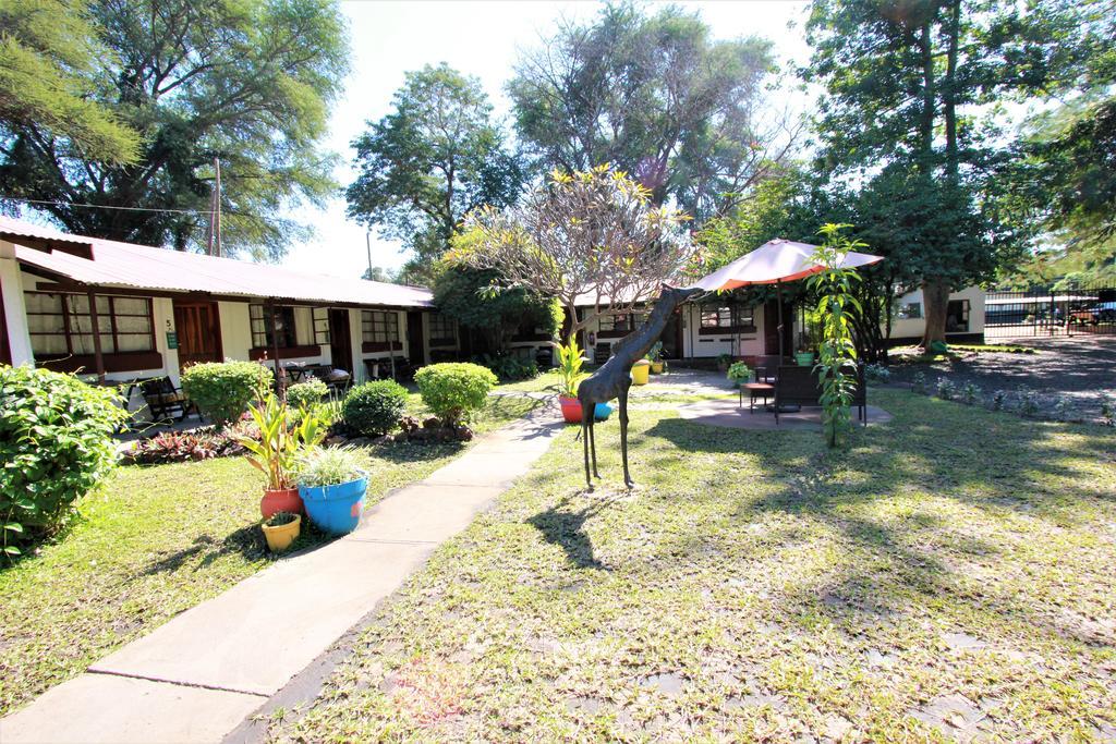 Zigzag Town Lodge Livingstone Exterior photo